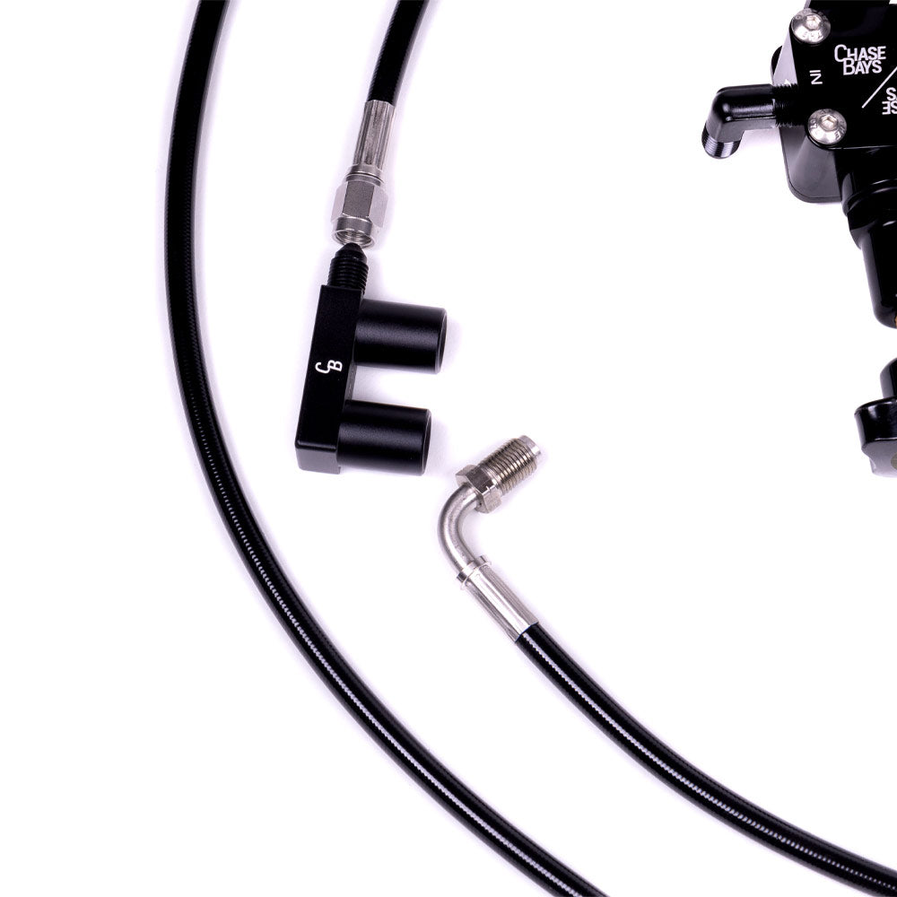 CHASE BAYS Bremsleitung Relocation Kit für OEM Bremszylinder passend für Chevrolet Corvette C5 C6