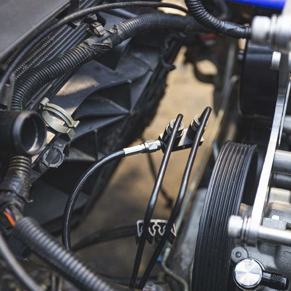 CHASE BAYS Bremsleitung Relocation Kit für OEM Bremszylinder passend für Chevrolet Corvette C5 C6