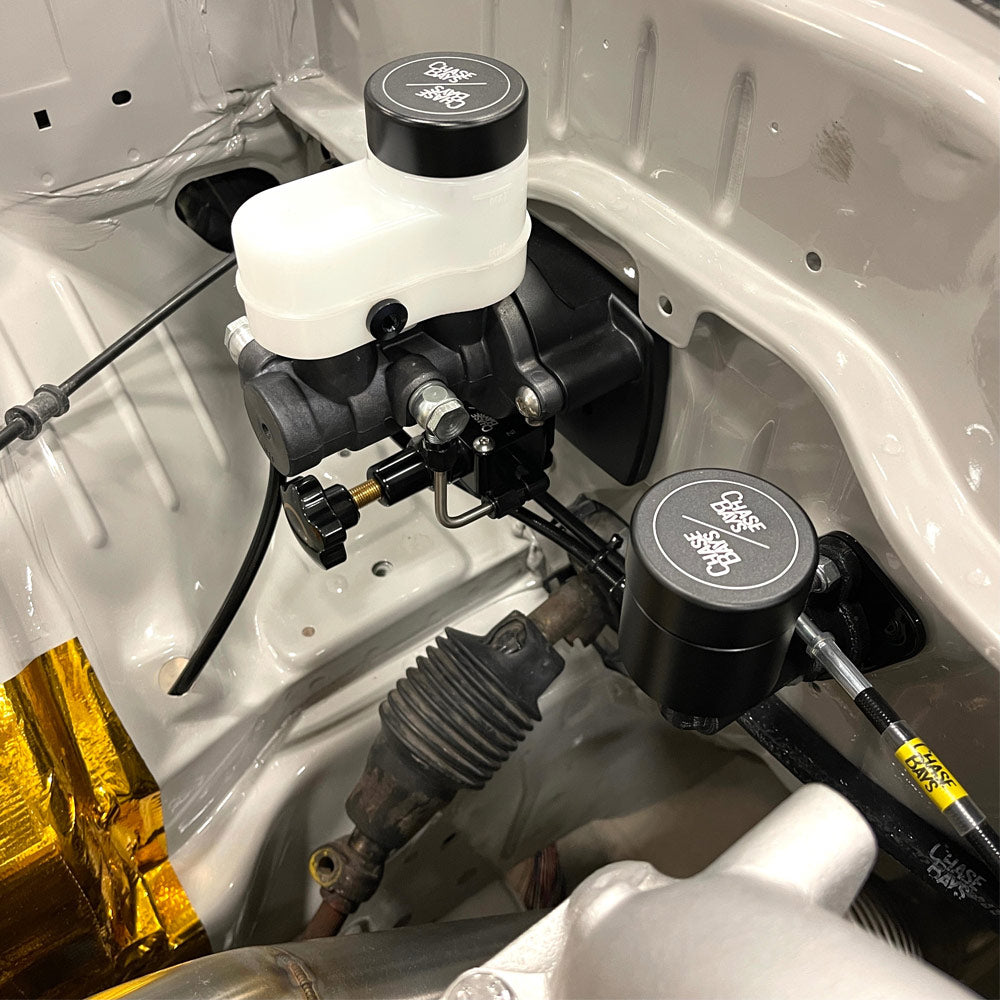 CHASE BAYS Bremsleitung Relocation Kit für Zweikolben Brake Booster Eliminator passend für Toyota JZX90 JZX100