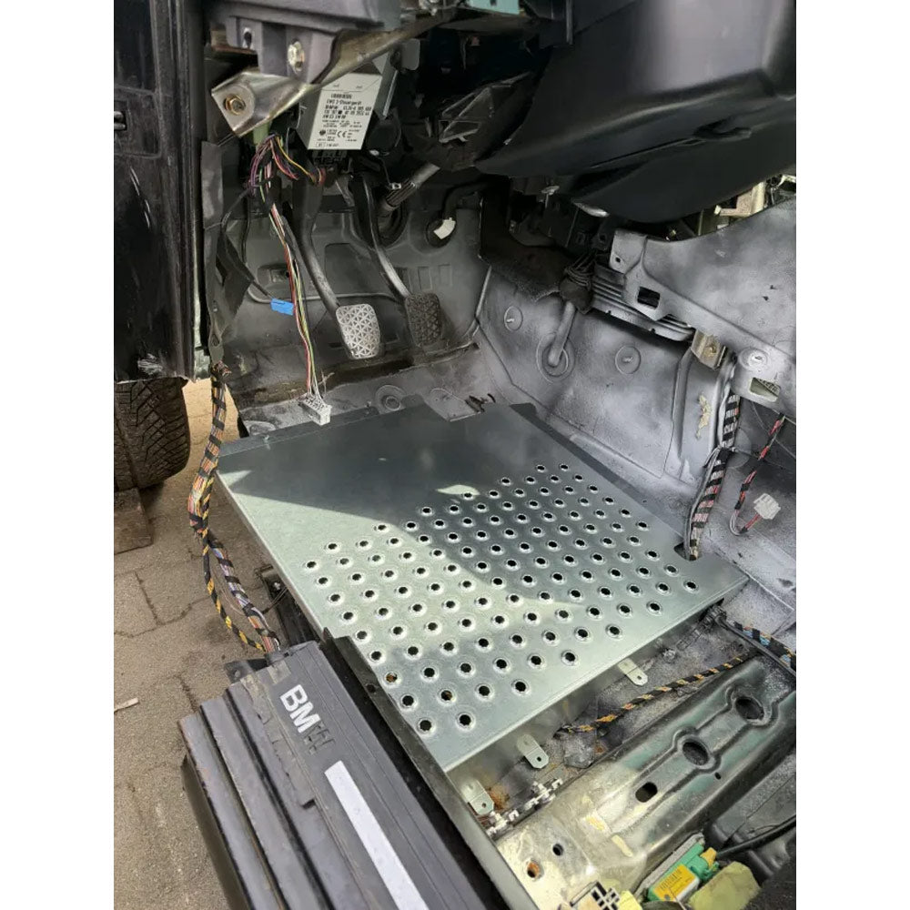 FAMEFORM Trittbretter Bodenbleche Set passend für BMW E39 (Stahl / Griptape)