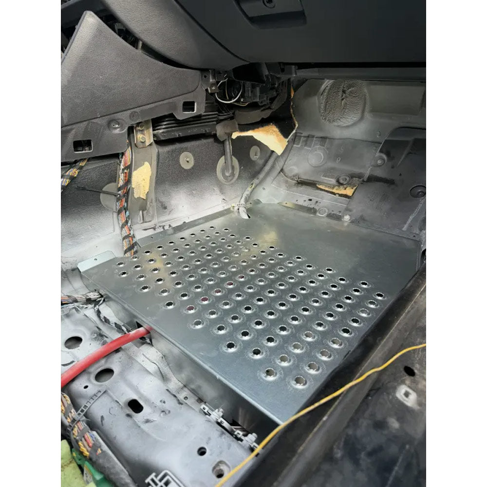 FAMEFORM Trittbretter Bodenbleche Set passend für BMW E39 (Stahl / Griptape)