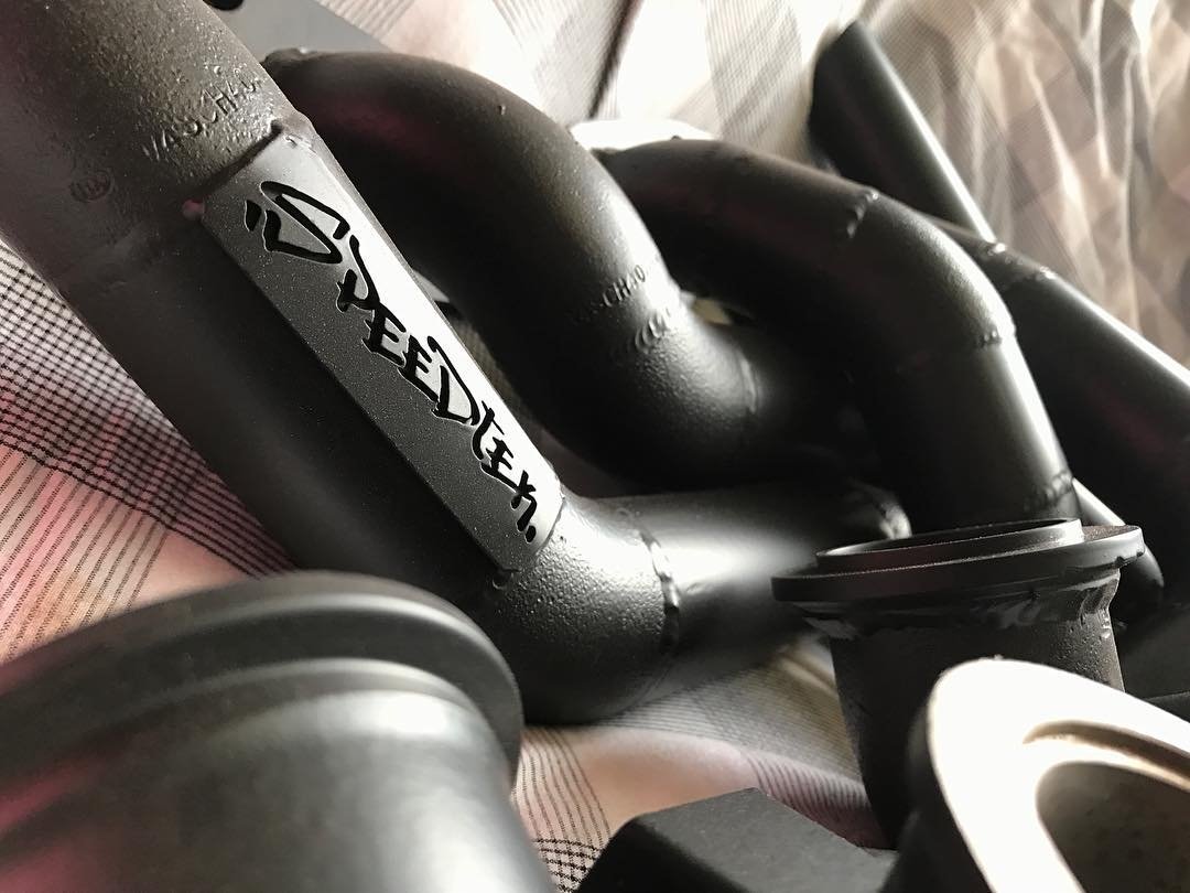 SPEEDTEK Abgaskrümmer Nissan S13 S14 S15 SR20 TD06 Mid Mount - PARTS33 GmbH