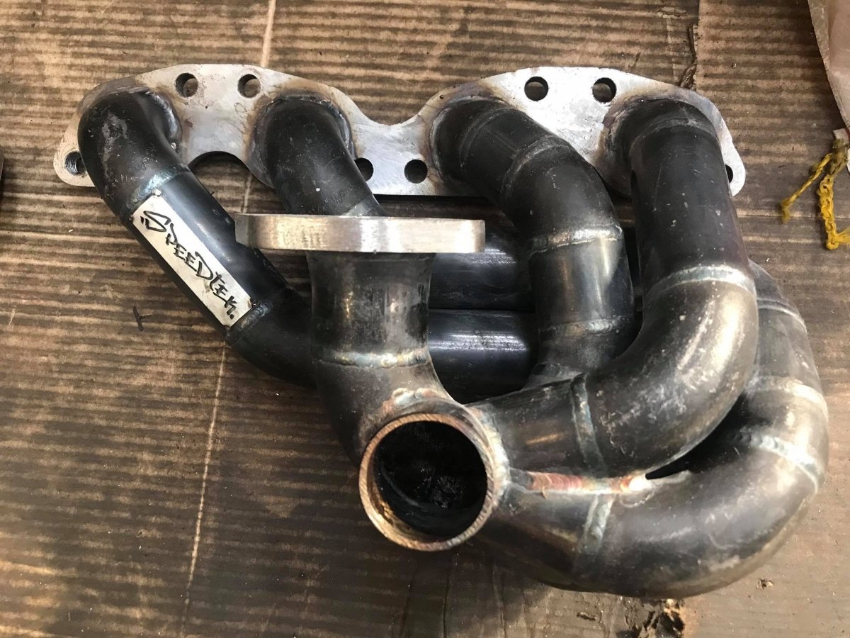 SPEEDTEK Abgaskrümmer Nissan S13 S14 S15 SR20 TD06 Mid Mount - PARTS33 GmbH