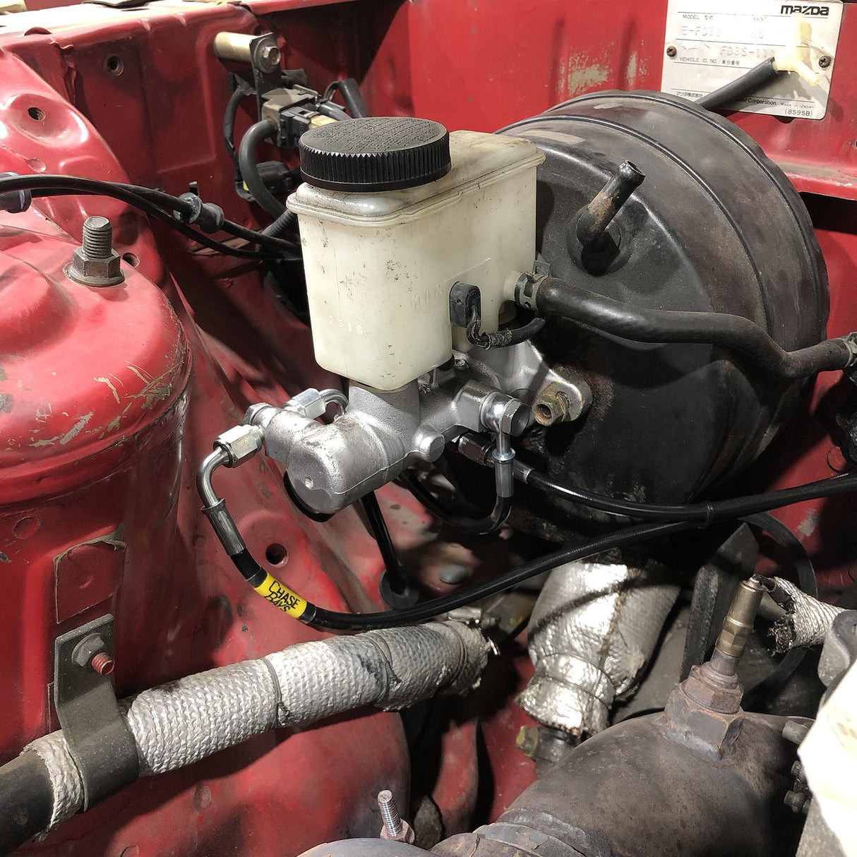 CHASE BAYS Mazda RX-7 FD Bremsleitung Relocation Kit für OEM Bremszylinder - PARTS33 GmbH