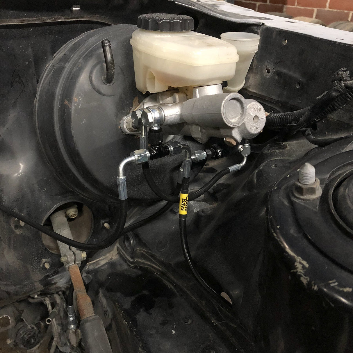 CHASE BAYS Toyota Supra JZA80 Bremsleitung Relocation Kit für OEM Bremszylinder - PARTS33 GmbH