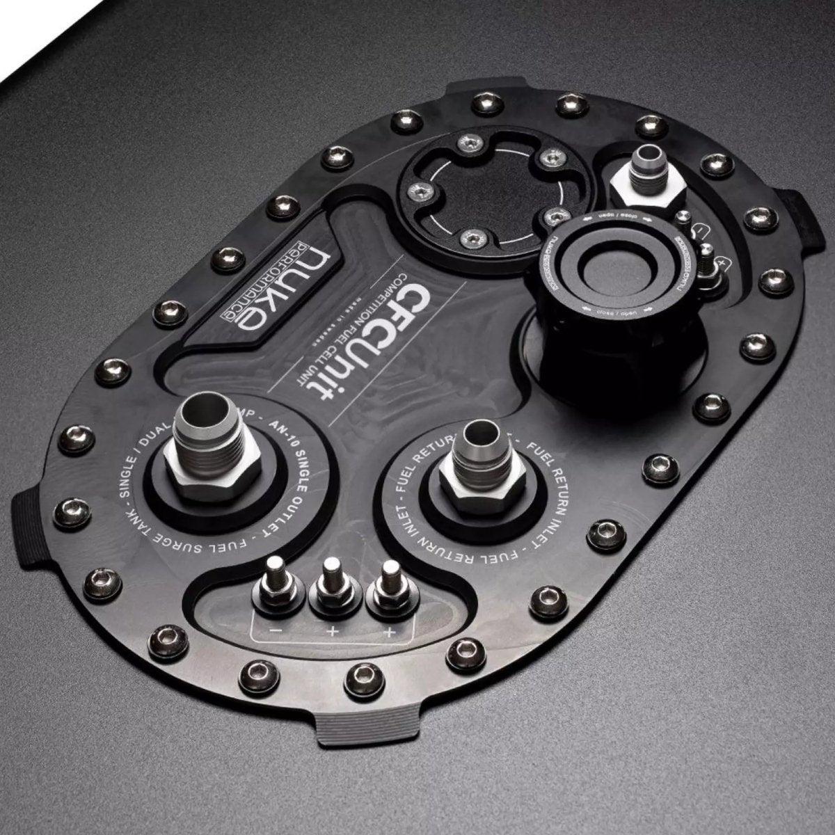 NUKE PERFORMANCE 20 Liter AluCell Kraftstofftank mit integriertem Surge Tank - PARTS33 GmbH