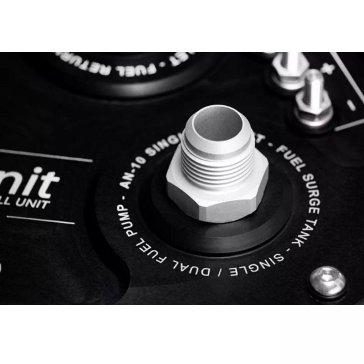 NUKE PERFORMANCE 20 Liter AluCell Kraftstofftank mit integriertem Surge Tank - PARTS33 GmbH