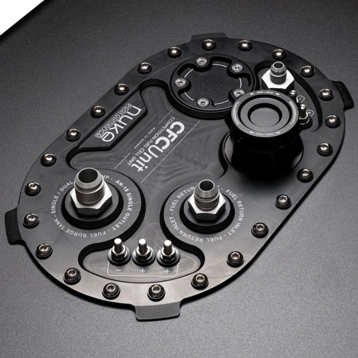 NUKE PERFORMANCE 80 Liter AluCell Kraftstofftank mit integriertem Surge Tank - PARTS33 GmbH