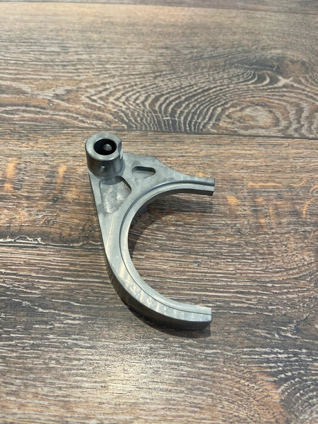 SPEEDTEK Schaltgabel für 5. & Rückwärtsgang RB25 RB26 (Stahl) - PARTS33 GmbH