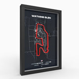 AP10 Watkins Glen 3D Poster (gerahmt)