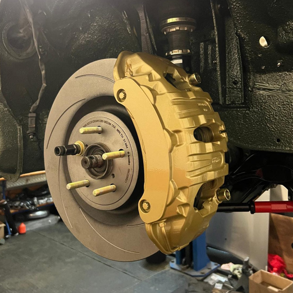 Adaptador de pinza de freno MZR GARAGE compatible con Nissan Skyline R32 R33 R34 GTR / Silvia S13 S14 S15 / Stagea para pinza Porsche Brembo 7PP con disco de freno Lexus RCF de 380 mm en el eje delantero.