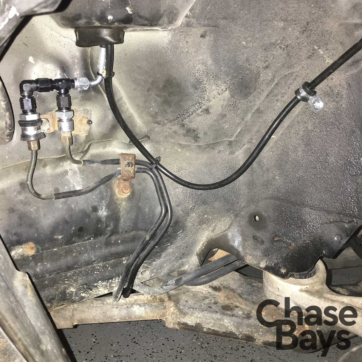 CHASE BAYS Nissan 350Z Infiniti G35 Bremsleitung Relocation Kit für OEM Bremszylinder inBay - PARTS33 GmbH