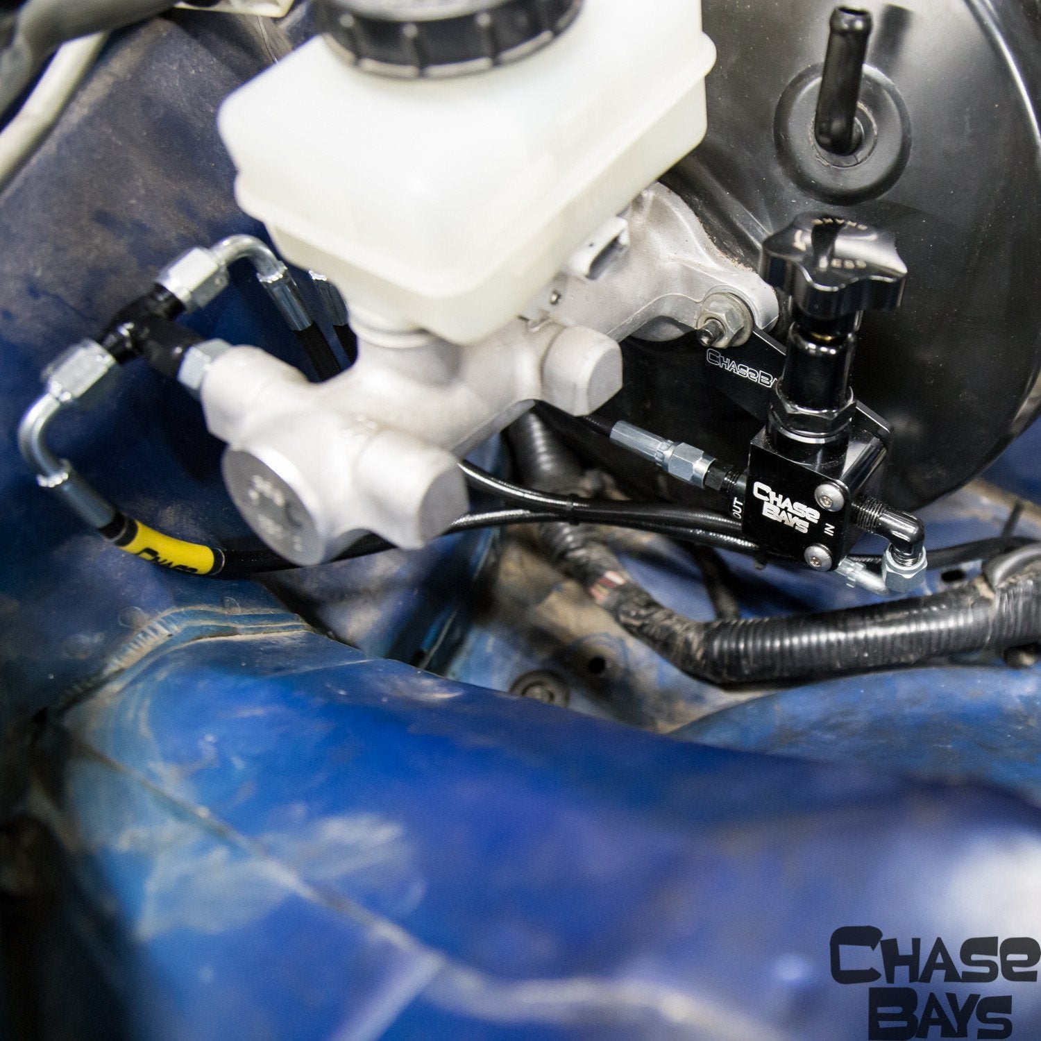 CHASE BAYS Nissan 350Z Infiniti G35 Bremsleitung Relocation Kit für OEM Bremszylinder inBay - PARTS33 GmbH