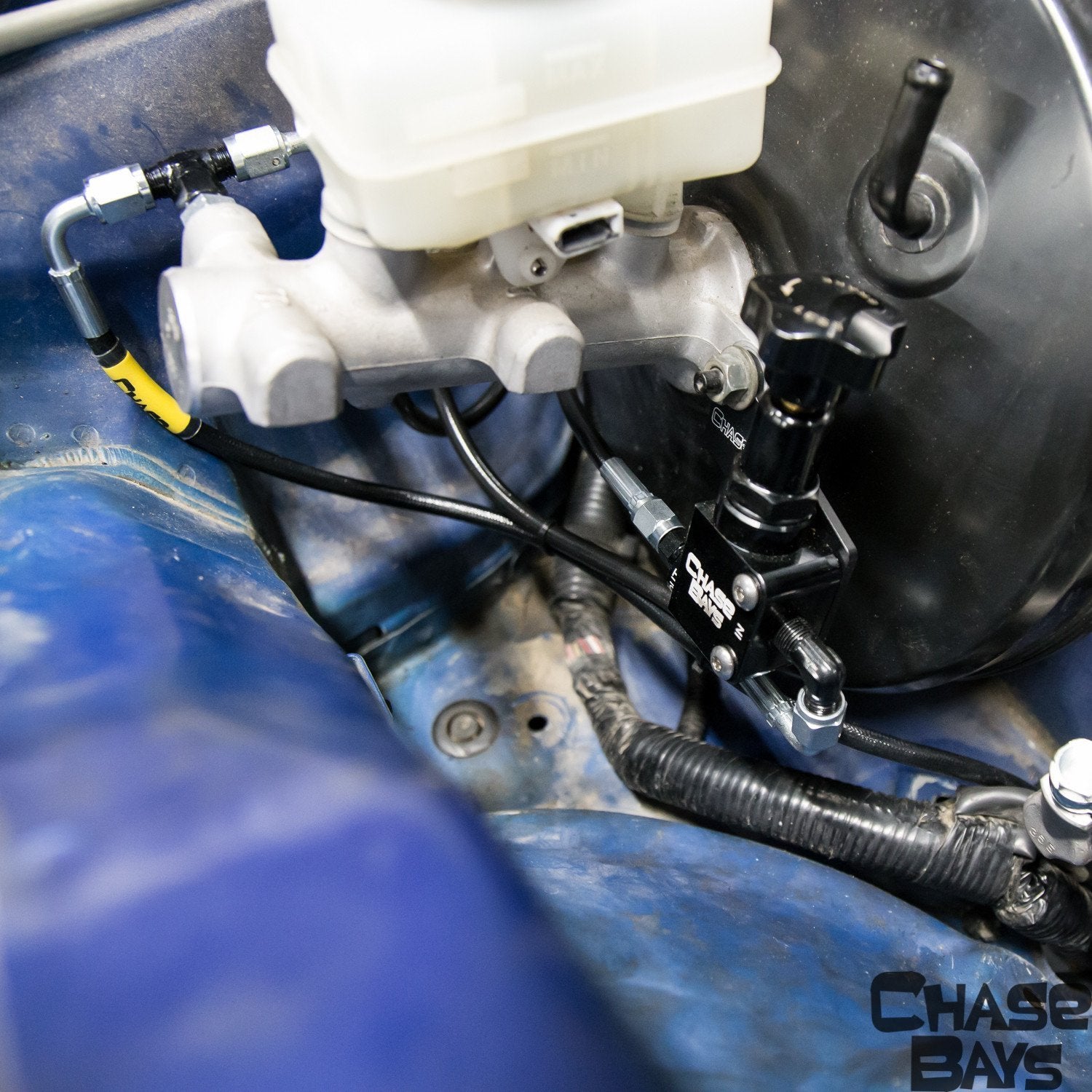 CHASE BAYS Nissan 350Z Infiniti G35 Bremsleitung Relocation Kit für OEM Bremszylinder inBay - PARTS33 GmbH